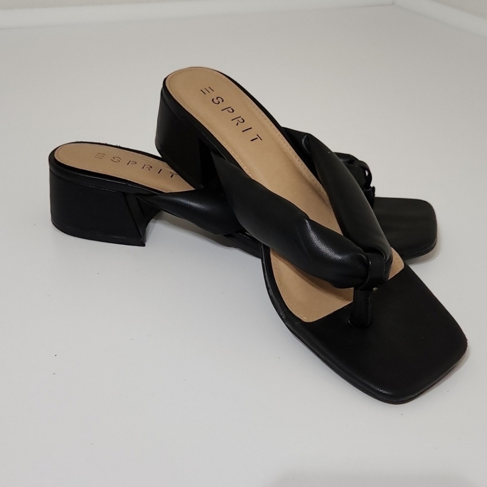 Esprit Trendy 90s Thong Block Heels Sandals in Black